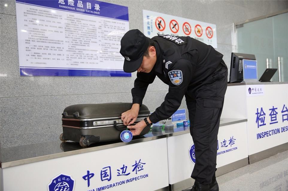 指尖通关新篇章 山东最大边检通关中心黄岛落成，移动互联网技术赋能通关便利化